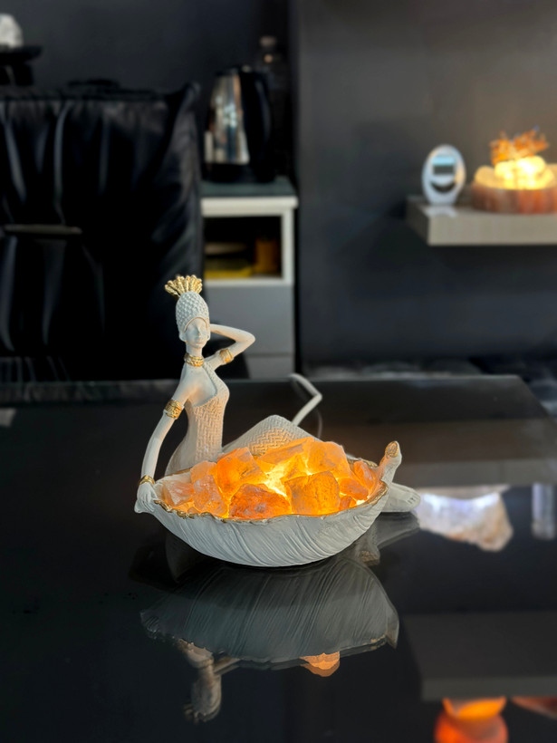 آباژور دکوراتیو مجسمه دار نور پردازی سنگ نمک بانوی شرقی (چراغ خواب)